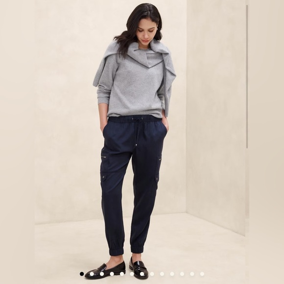 Banana Republic Factory Cargo Jogger - Picture 1 of 3